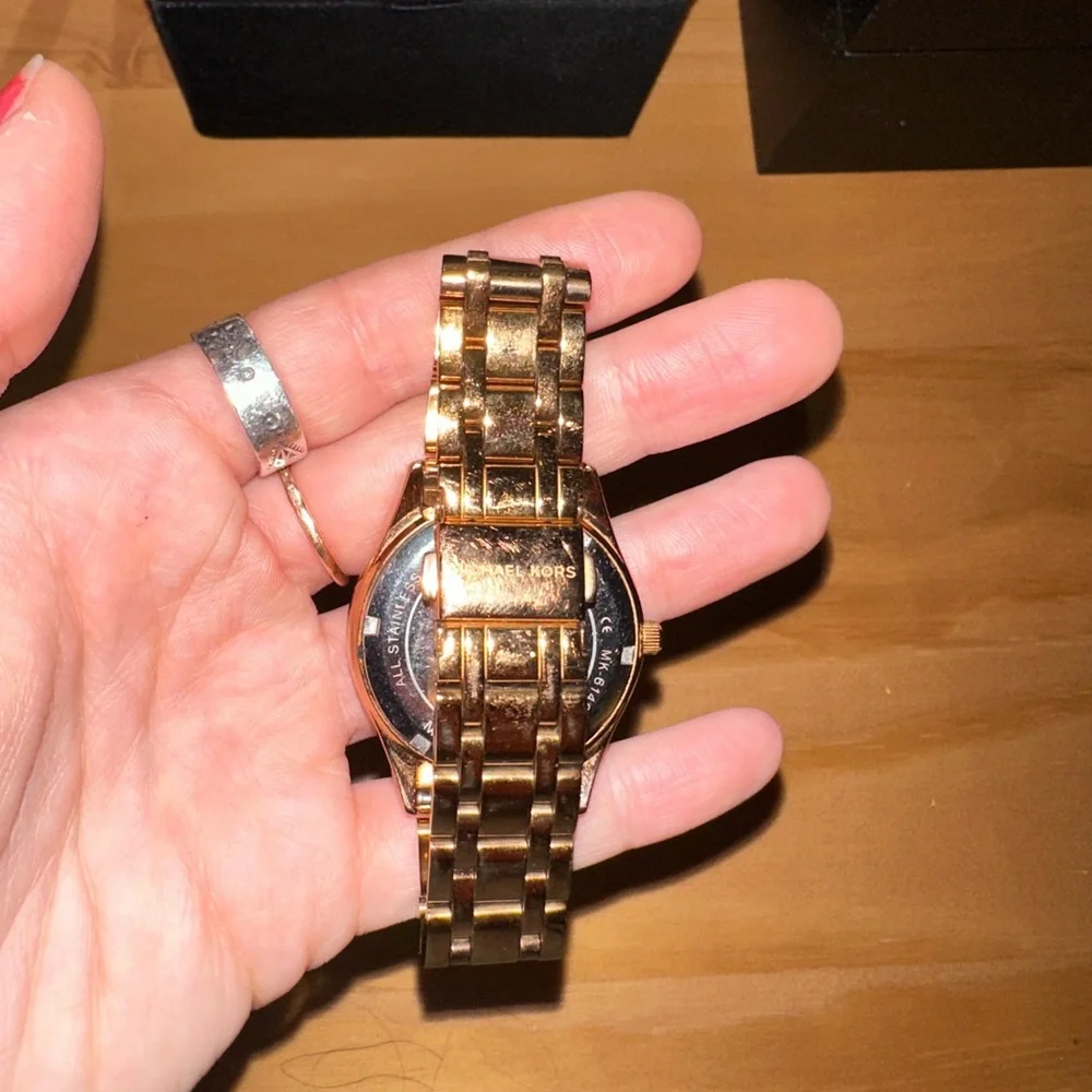 Michael Kors Rose Gold Watch - Picture 2 of 3